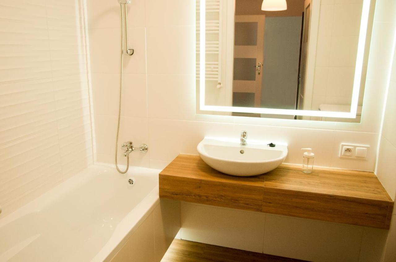 Apartament Rosso Lodź Bagian luar foto